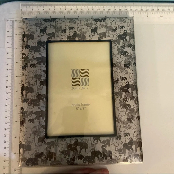 🛍️3/$30 BNWOT silver coloured padded elephant picture photo frame - Picture 7 of 7